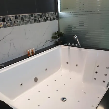 Z Boutique Smart Hotel, Szemelyzet Nelkuel 4*